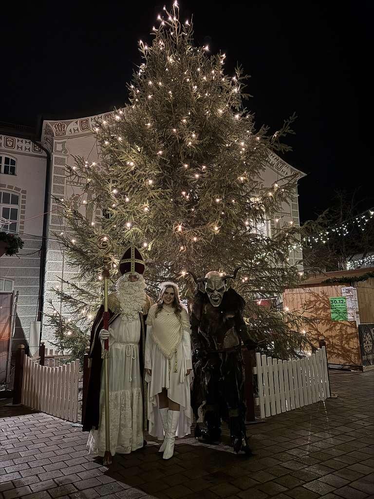 Nikolaus mit Perchte und Engel